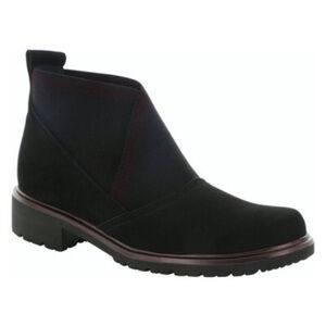 NEW! Black Nubuck Munro Kinston - Size 9